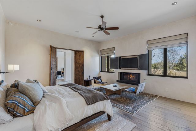 20 Rising Moon, Santa Fe, NM 87506