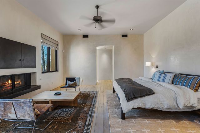 20 Rising Moon, Santa Fe, NM 87506