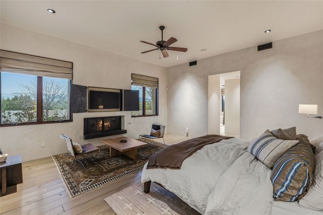 20 Rising Moon, Santa Fe, NM 87506