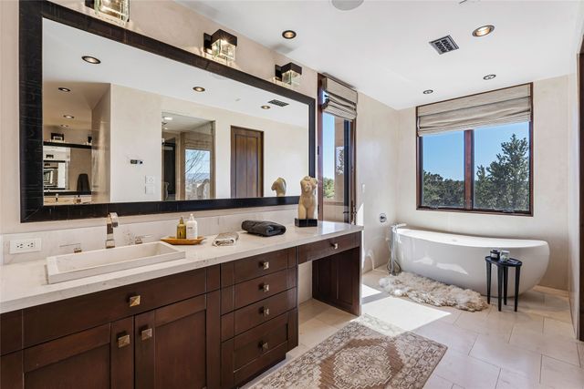 20 Rising Moon, Santa Fe, NM 87506