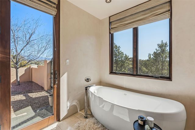 20 Rising Moon, Santa Fe, NM 87506