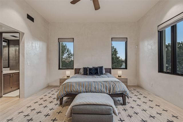20 Rising Moon, Santa Fe, NM 87506