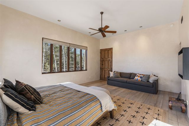 20 Rising Moon, Santa Fe, NM 87506