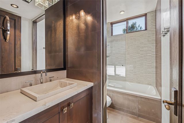 20 Rising Moon, Santa Fe, NM 87506