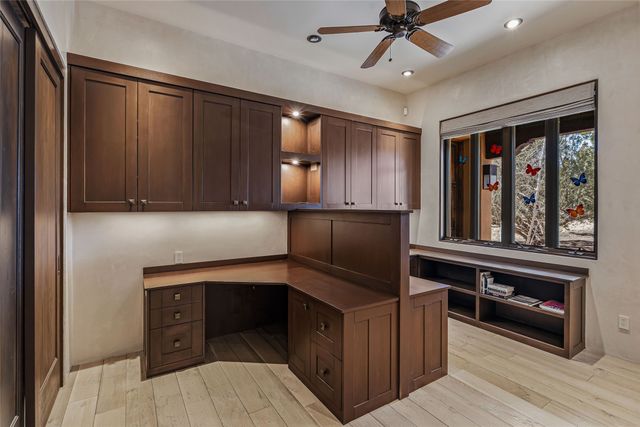 20 Rising Moon, Santa Fe, NM 87506