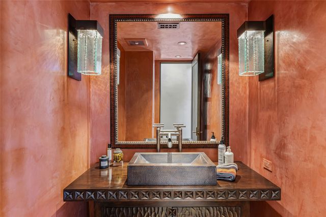 20 Rising Moon, Santa Fe, NM 87506