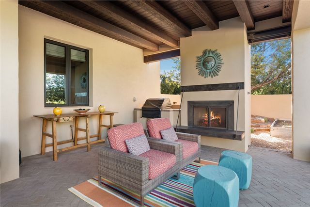 20 Rising Moon, Santa Fe, NM 87506