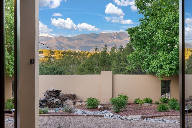 20 Rising Moon, Santa Fe, NM 87506