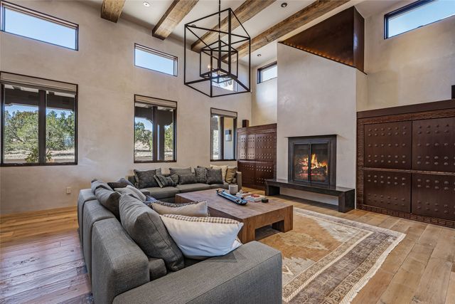 20 Rising Moon, Santa Fe, NM 87506