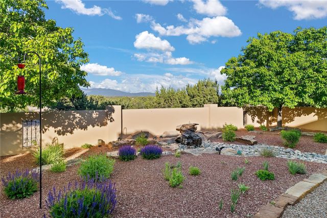 20 Rising Moon, Santa Fe, NM 87506