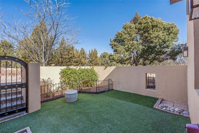 20 Rising Moon, Santa Fe, NM 87506