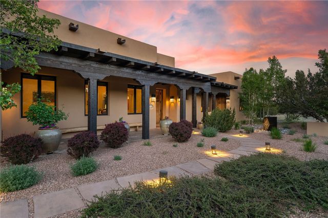 20 Rising Moon, Santa Fe, NM 87506