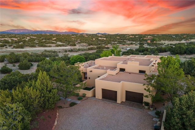 20 Rising Moon, Santa Fe, NM 87506