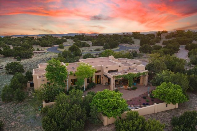 20 Rising Moon, Santa Fe, NM 87506