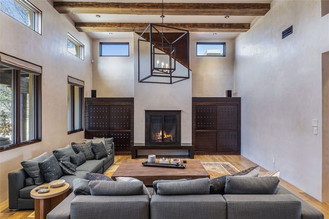 20 Rising Moon, Santa Fe, NM 87506