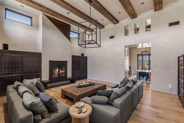 20 Rising Moon, Santa Fe, NM 87506