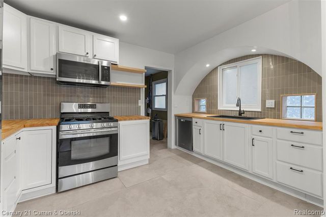 14801 Spring Garden Street, Detroit, MI 48205