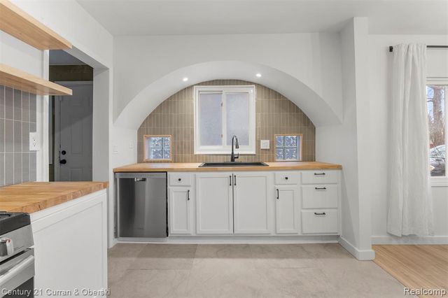 14801 Spring Garden Street, Detroit, MI 48205