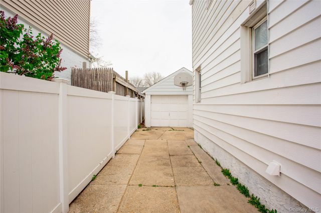 193 Nassau Boulevard Main, West Hempstead, NY 11552