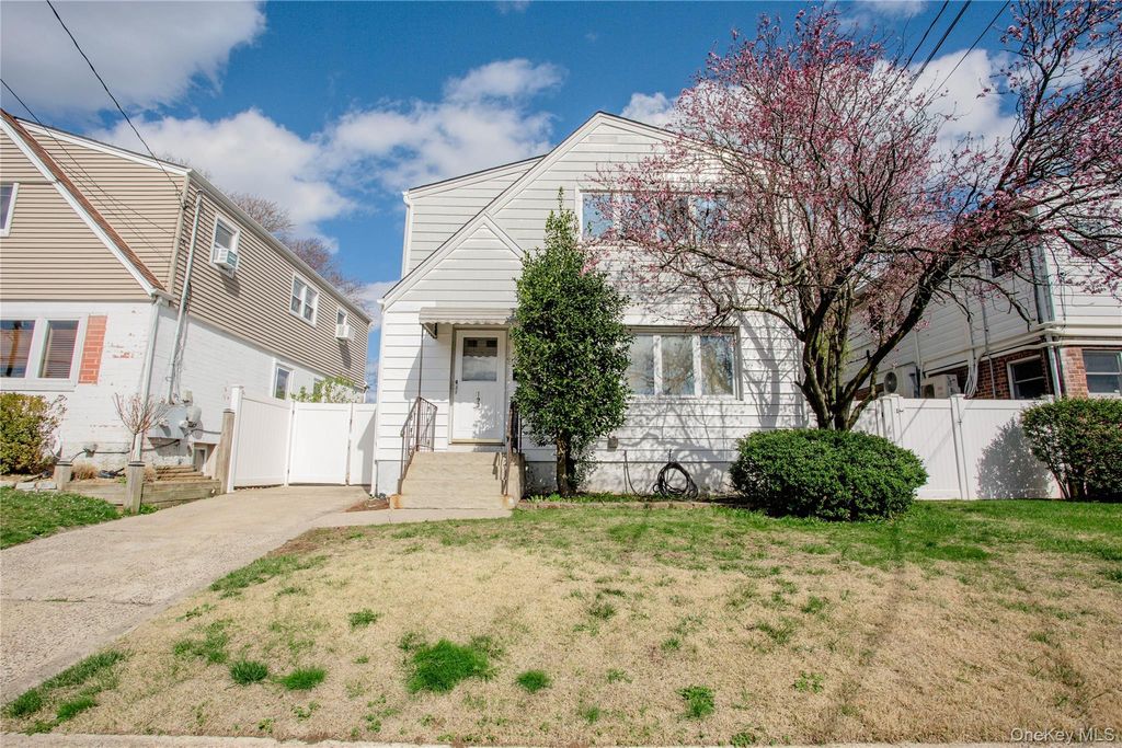 193 Nassau Boulevard Main, West Hempstead, NY 11552