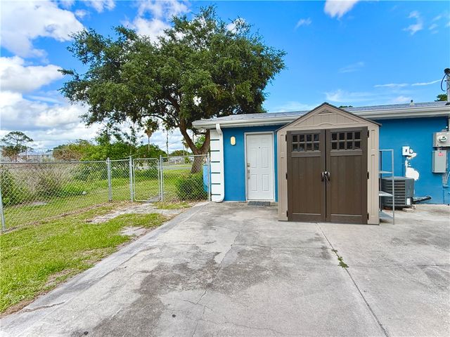 1835 42nd Avenue B, Vero Beach, FL 32960