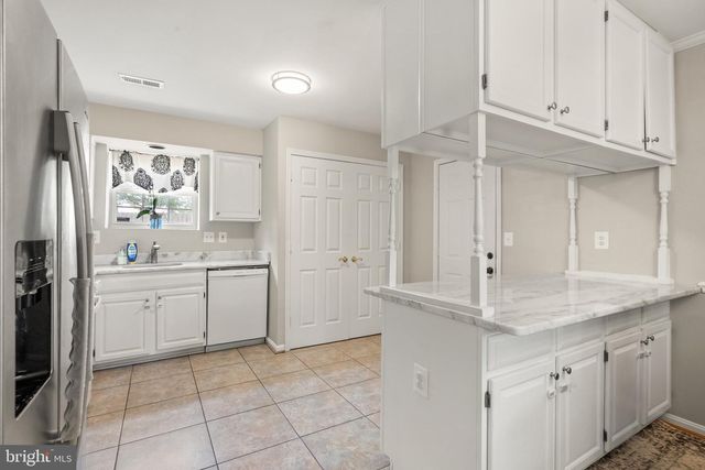 5793 ROCKCLIFF LN, Woodbridge, VA 22193