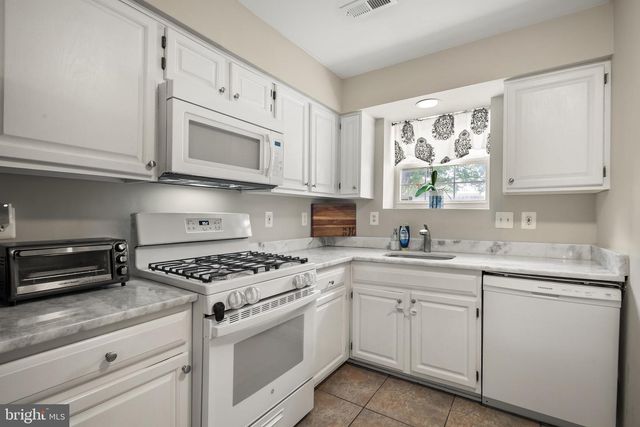 5793 ROCKCLIFF LN, Woodbridge, VA 22193