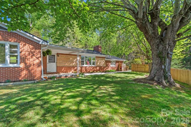 309 Presnell Street, Burnsville, NC 28714