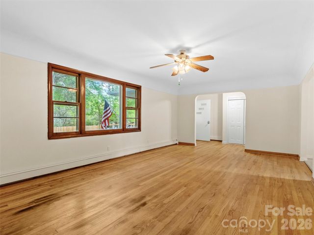 309 Presnell Street, Burnsville, NC 28714