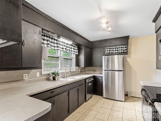 309 Presnell Street, Burnsville, NC 28714