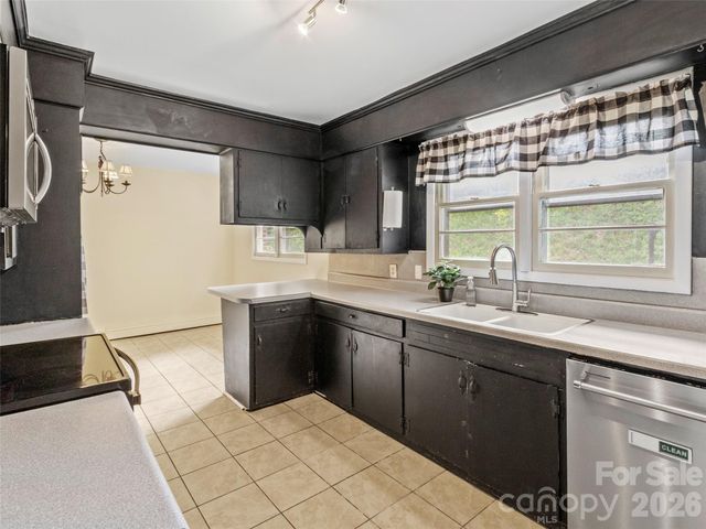 309 Presnell Street, Burnsville, NC 28714