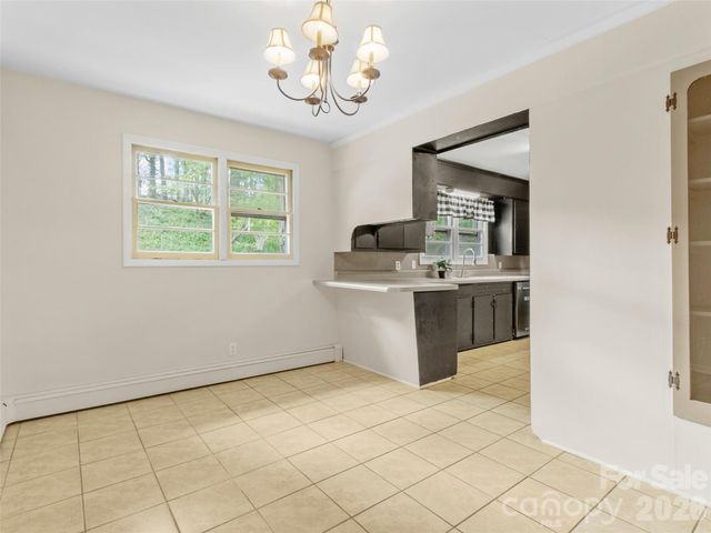 309 Presnell Street, Burnsville, NC 28714