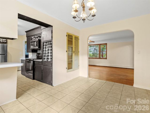309 Presnell Street, Burnsville, NC 28714