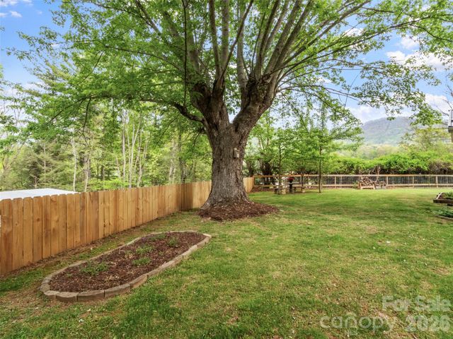 309 Presnell Street, Burnsville, NC 28714
