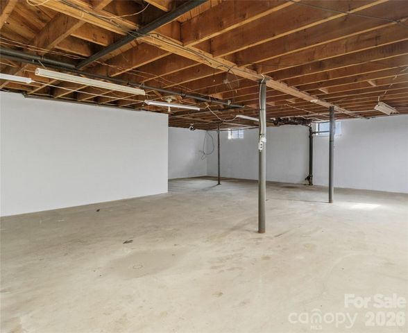 309 Presnell Street, Burnsville, NC 28714