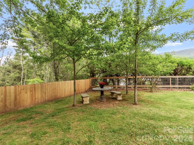 309 Presnell Street, Burnsville, NC 28714