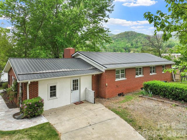 309 Presnell Street, Burnsville, NC 28714