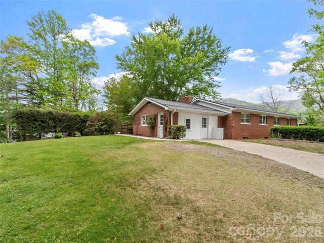 309 Presnell Street, Burnsville, NC 28714