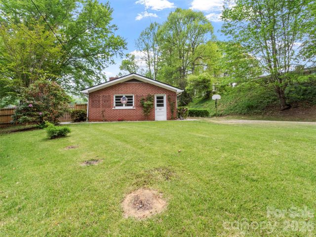 309 Presnell Street, Burnsville, NC 28714