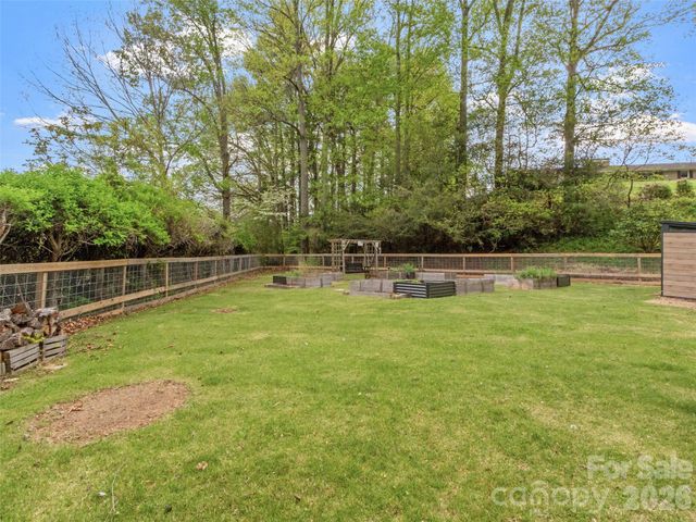 309 Presnell Street, Burnsville, NC 28714