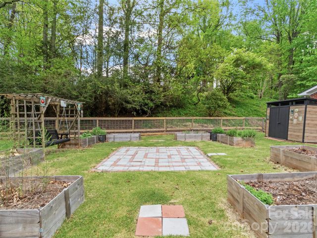 309 Presnell Street, Burnsville, NC 28714