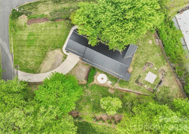 309 Presnell Street, Burnsville, NC 28714