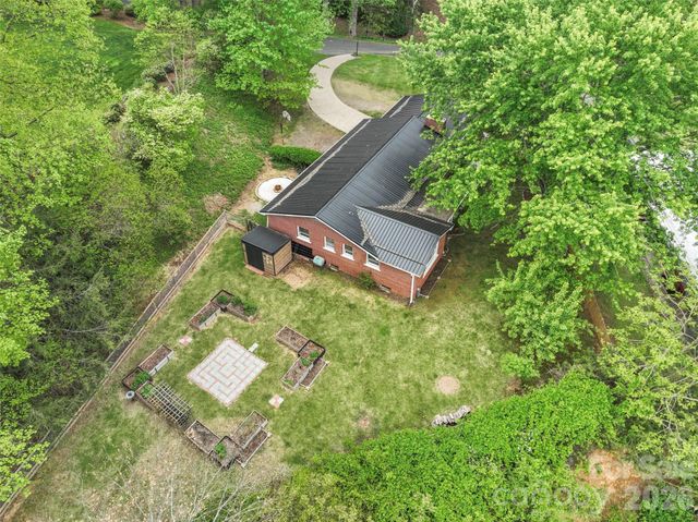 309 Presnell Street, Burnsville, NC 28714