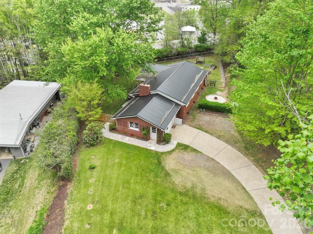 309 Presnell Street, Burnsville, NC 28714