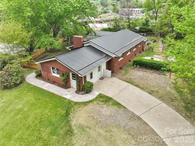 309 Presnell Street, Burnsville, NC 28714