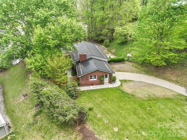 309 Presnell Street, Burnsville, NC 28714