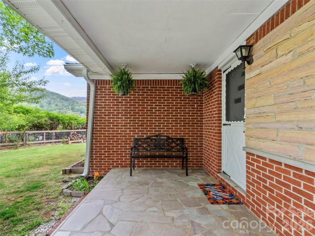 309 Presnell Street, Burnsville, NC 28714