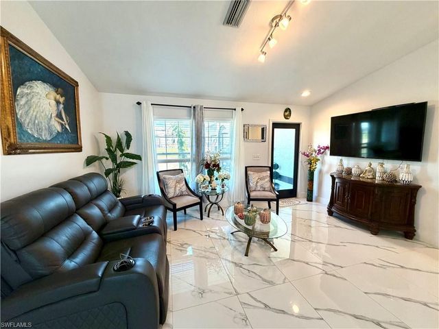 500 NW 20th AVE, Cape Coral, FL 33993