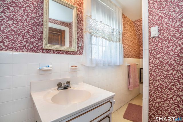 3 Linwold Drive, West Hartford, CT 06107