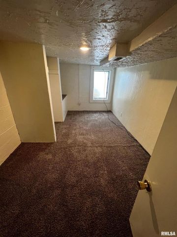 428 7TH Street, Moline, IL 61265